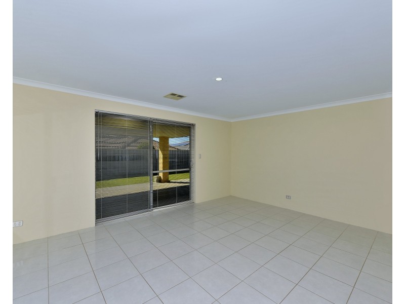 39 Marsdenia Road, Halls Head WA 6210