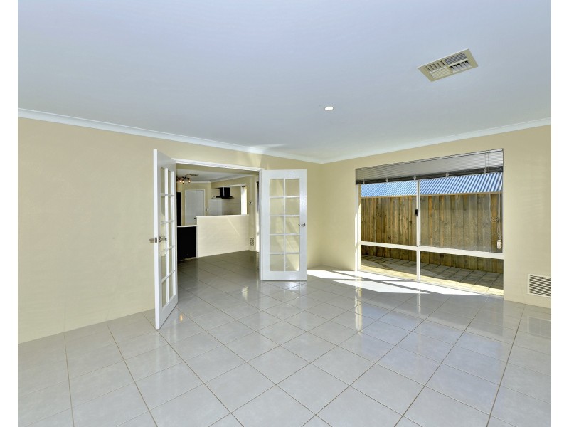 39 Marsdenia Road, Halls Head WA 6210