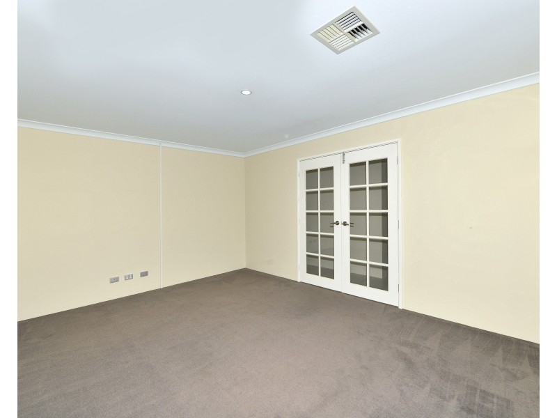 39 Marsdenia Road, Halls Head WA 6210