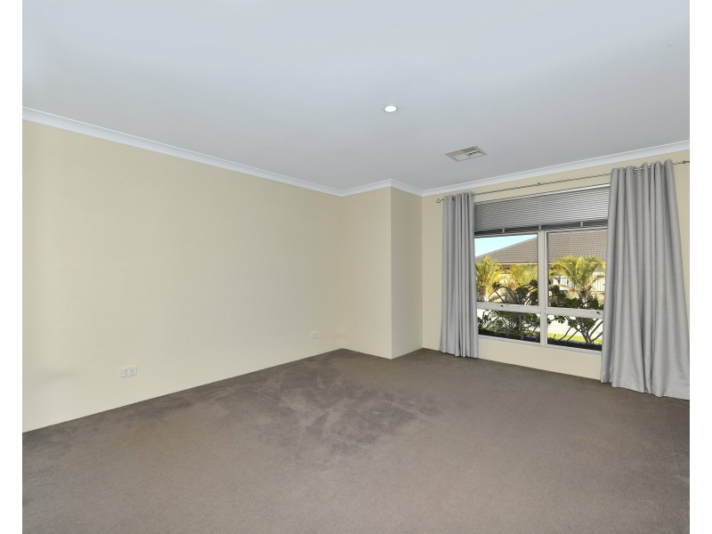 39 Marsdenia Road, Halls Head WA 6210
