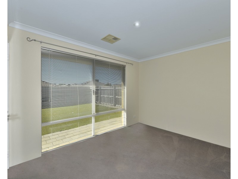 39 Marsdenia Road, Halls Head WA 6210