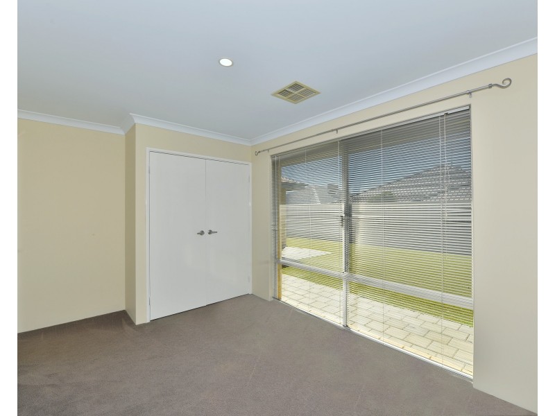 39 Marsdenia Road, Halls Head WA 6210