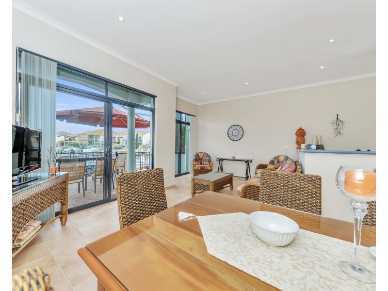 3/7 Village Mews, Wannanup WA 6210