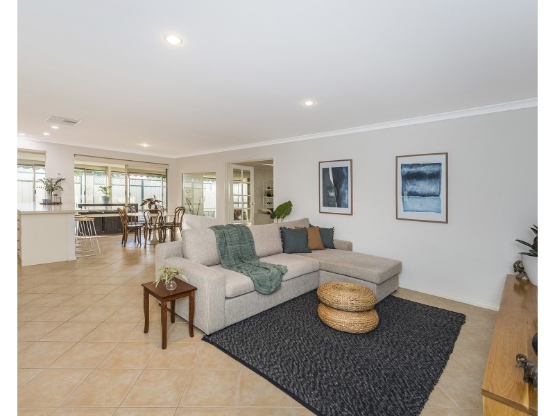 45 Mariners Cove Drive, Dudley Park WA 6210