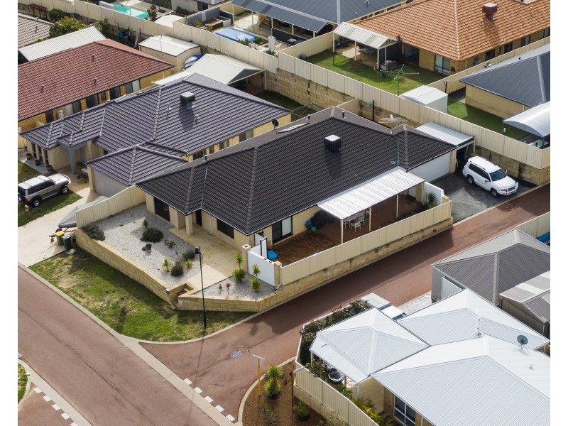 6 Lascelles Circus, Lakelands WA 6180