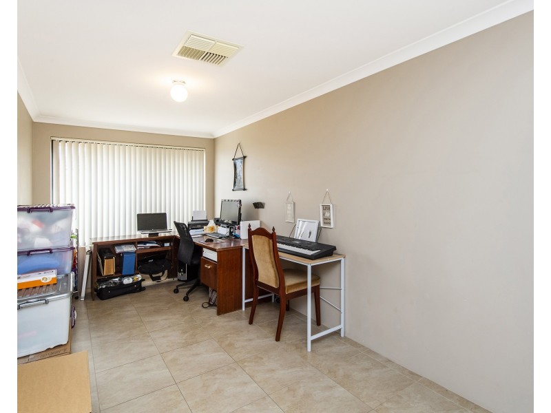 6 Lascelles Circus, Lakelands WA 6180