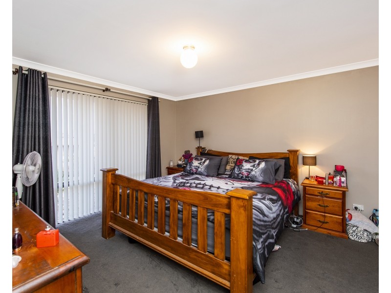 6 Lascelles Circus, Lakelands WA 6180