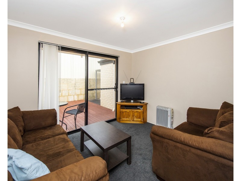 6 Lascelles Circus, Lakelands WA 6180