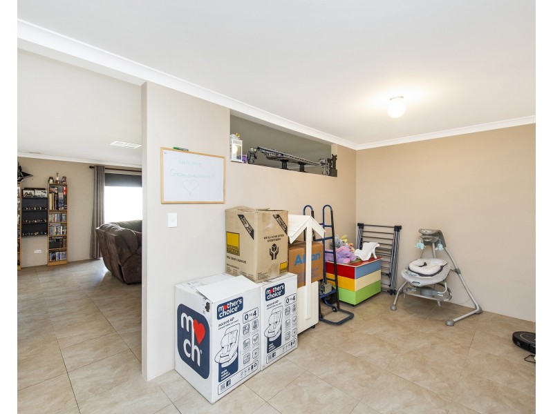 6 Lascelles Circus, Lakelands WA 6180