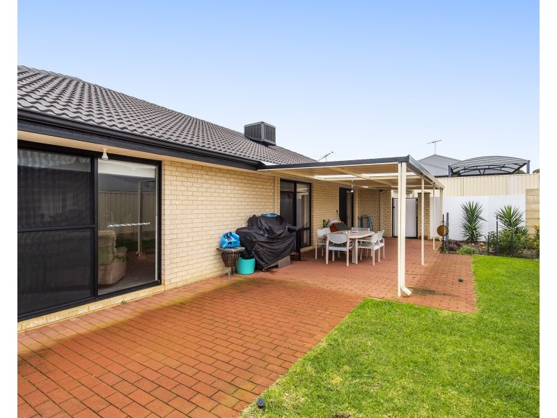 6 Lascelles Circus, Lakelands WA 6180
