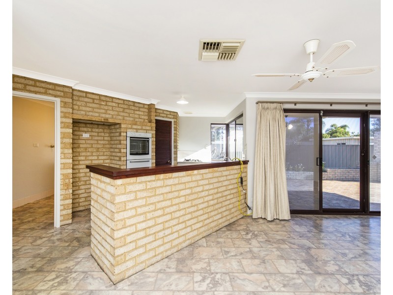 12 Columbia Close, Halls Head WA 6210