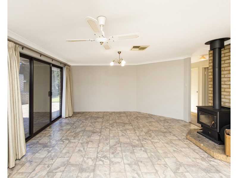 12 Columbia Close, Halls Head WA 6210