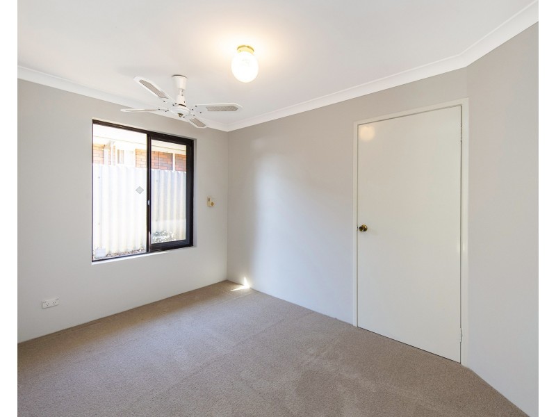 12 Columbia Close, Halls Head WA 6210