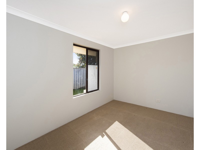 12 Columbia Close, Halls Head WA 6210