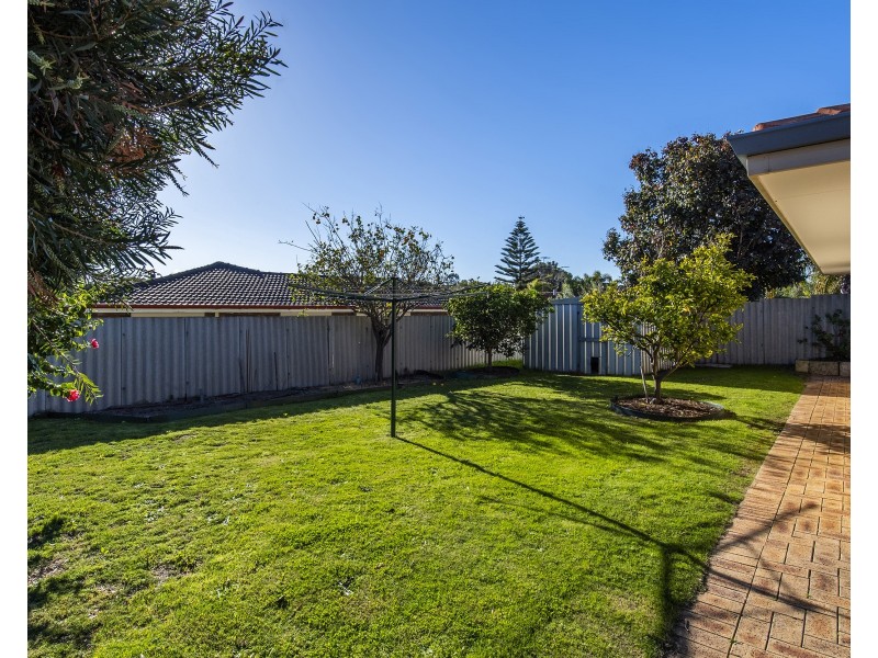 12 Columbia Close, Halls Head WA 6210