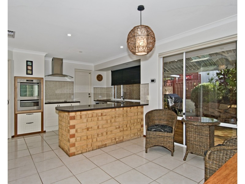 2 Nettle Place, Halls Head WA 6210