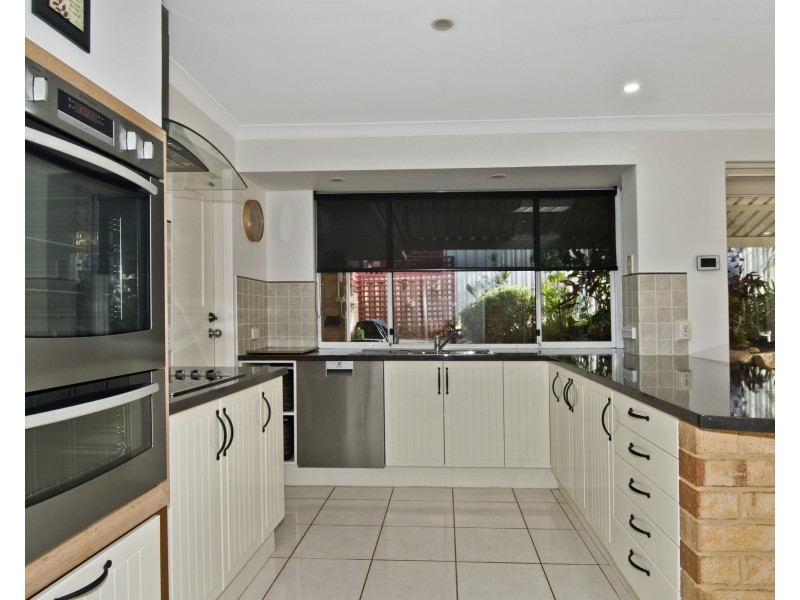 2 Nettle Place, Halls Head WA 6210