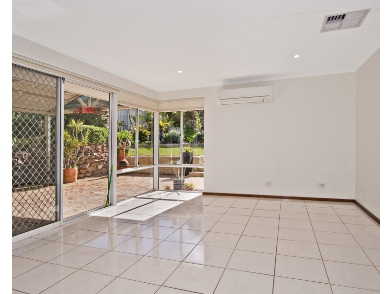 2 Nettle Place, Halls Head WA 6210