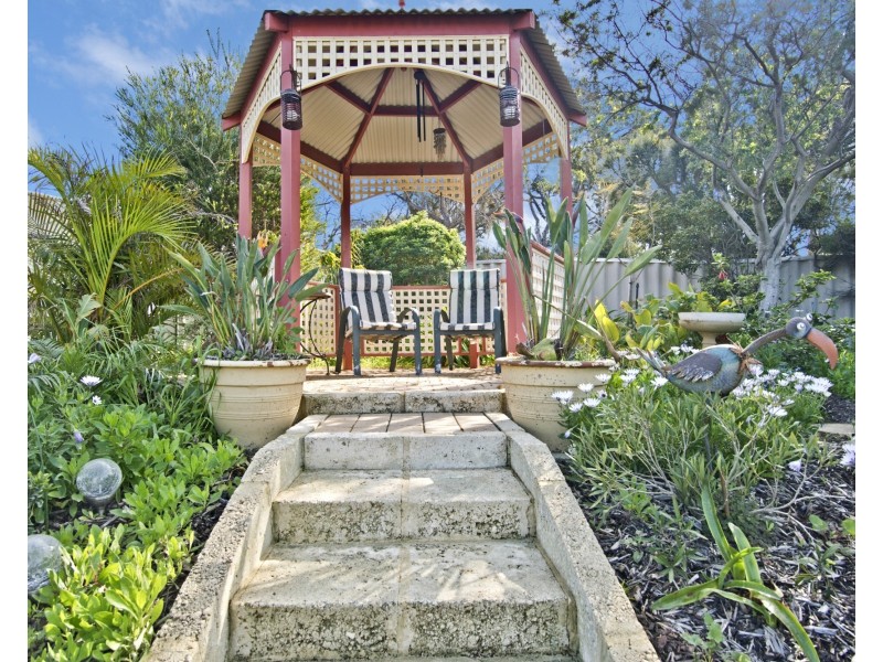 2 Nettle Place, Halls Head WA 6210