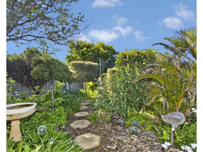 2 Nettle Place, Halls Head WA 6210