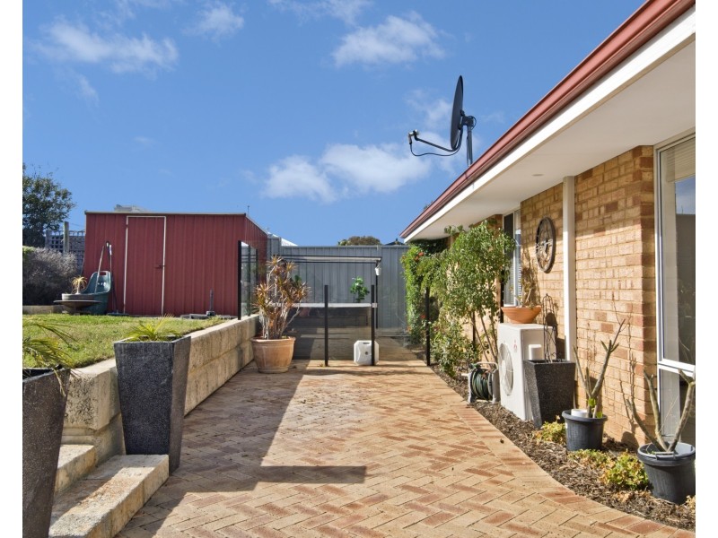 2 Nettle Place, Halls Head WA 6210