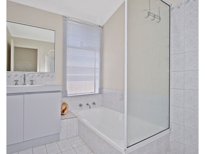 2 Nettle Place, Halls Head WA 6210