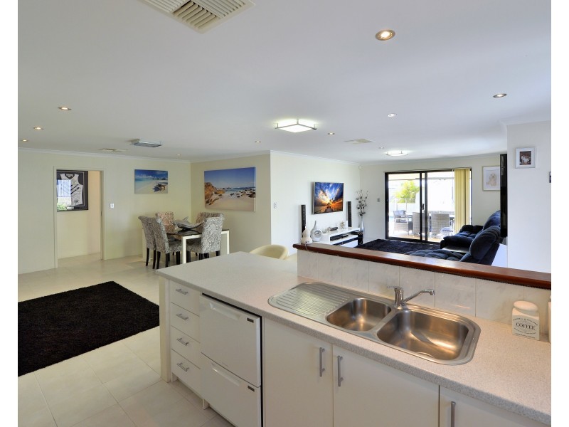 35 Newbridge Street, Meadow Springs WA 6210