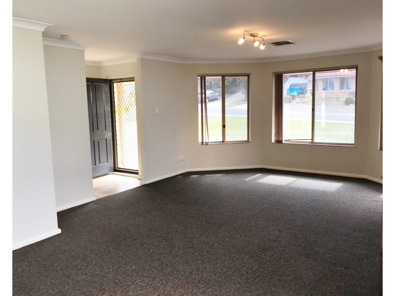 4 Honeysuckle Ramble, Halls Head WA 6210