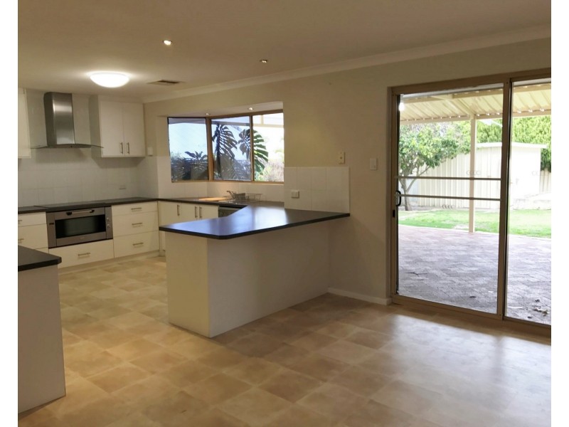 4 Honeysuckle Ramble, Halls Head WA 6210