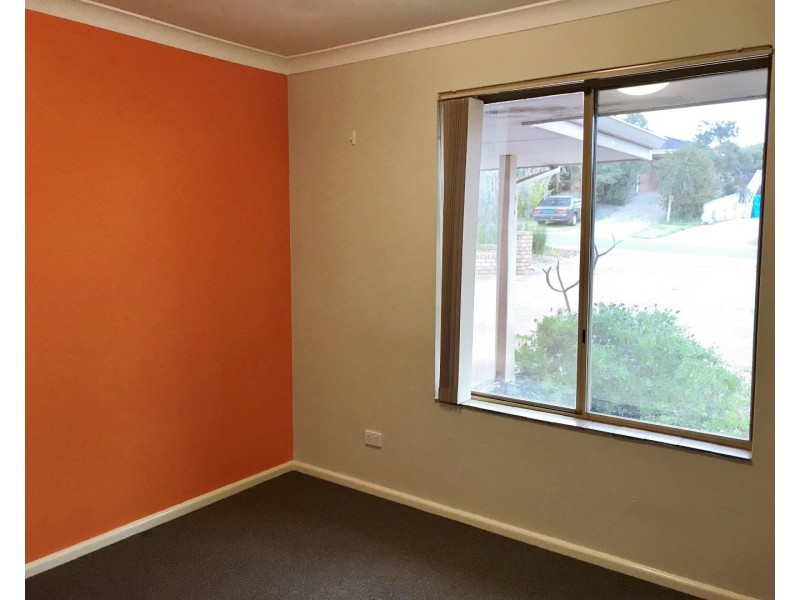 4 Honeysuckle Ramble, Halls Head WA 6210