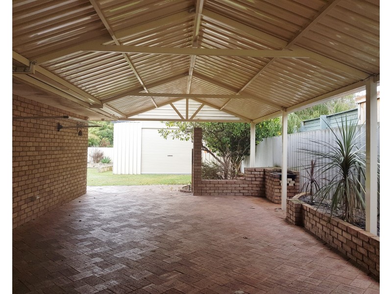 4 Honeysuckle Ramble, Halls Head WA 6210