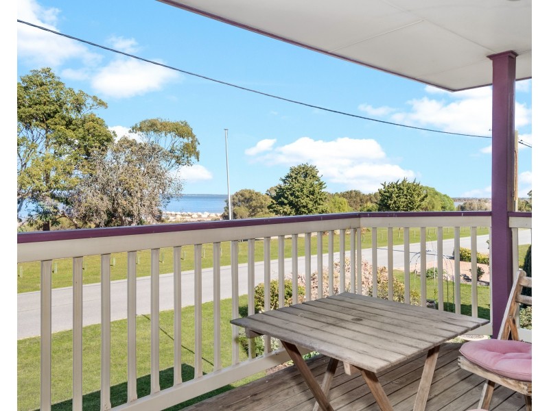 18 Peel Parade, Coodanup WA 6210