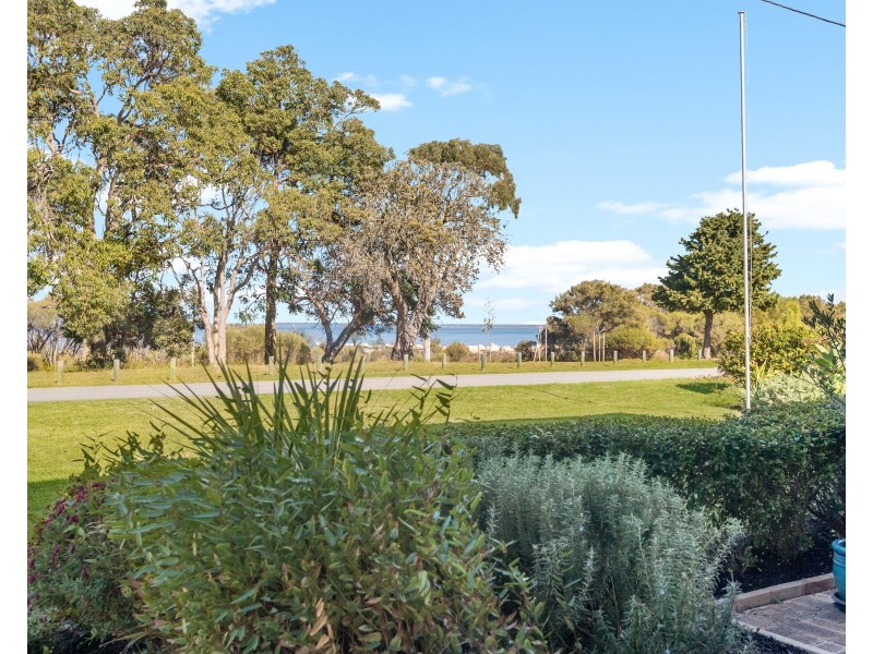 18 Peel Parade, Coodanup WA 6210