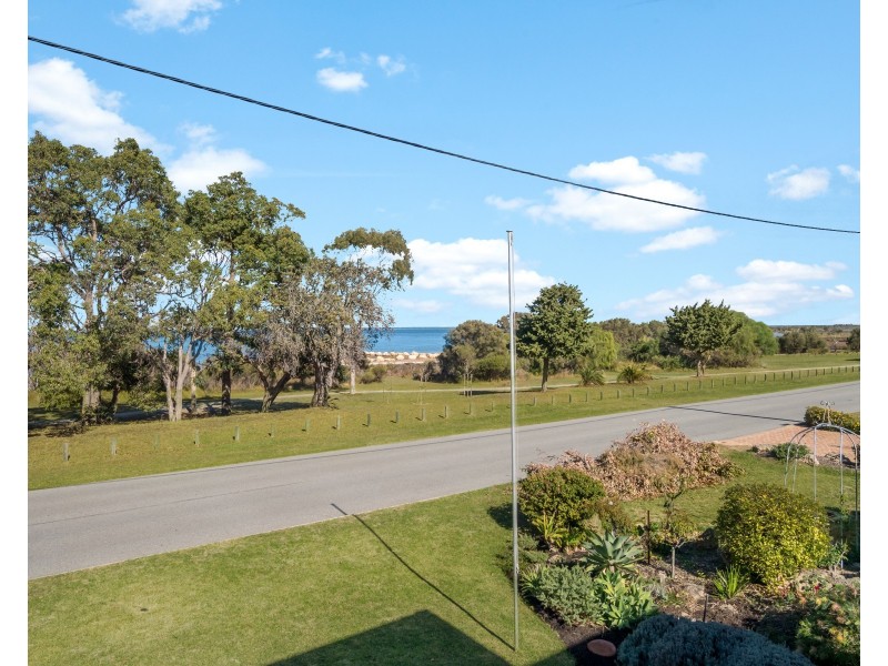 18 Peel Parade, Coodanup WA 6210