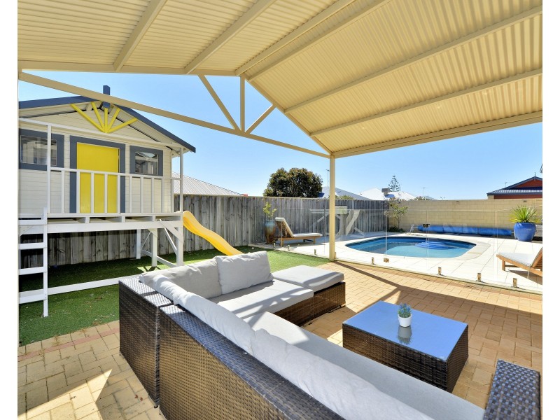 21 Marsdenia Road, Halls Head WA 6210