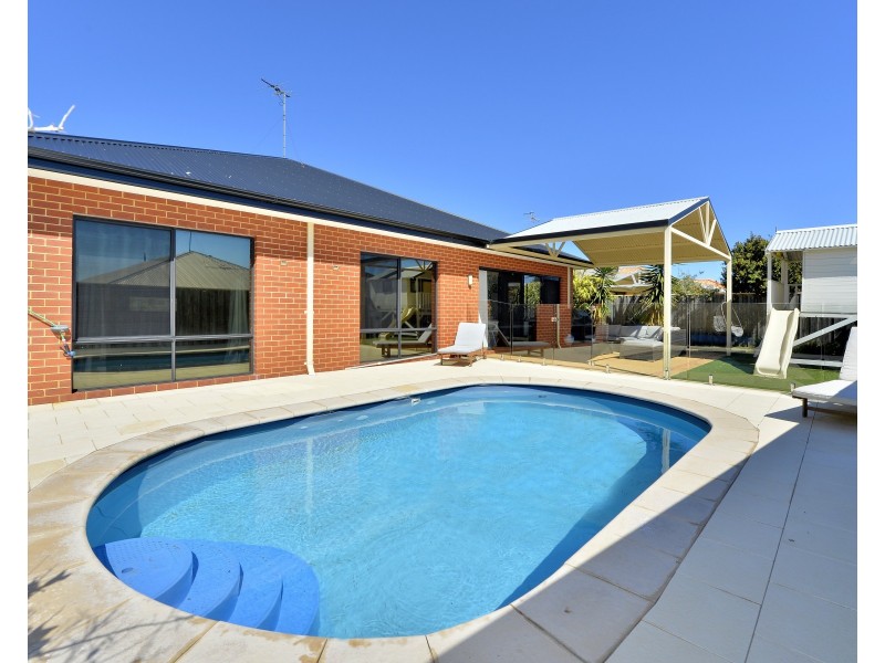 21 Marsdenia Road, Halls Head WA 6210