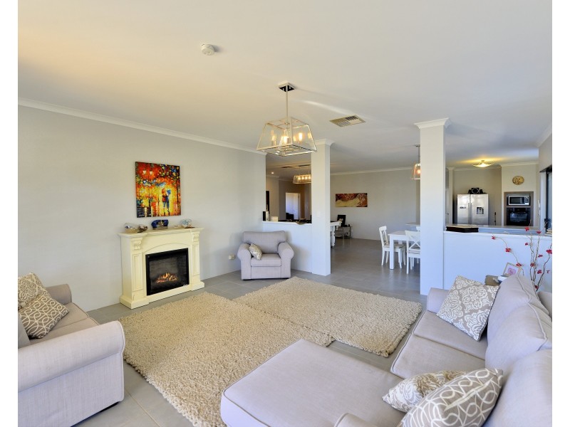 21 Marsdenia Road, Halls Head WA 6210