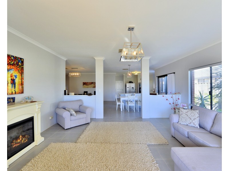 21 Marsdenia Road, Halls Head WA 6210