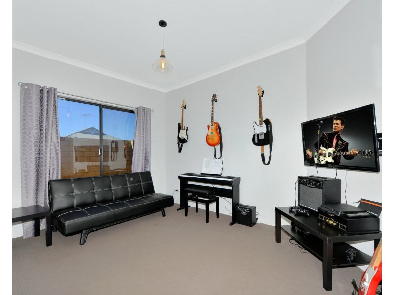 21 Marsdenia Road, Halls Head WA 6210