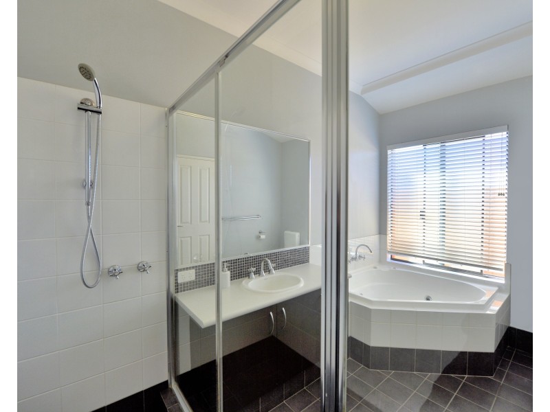 21 Marsdenia Road, Halls Head WA 6210