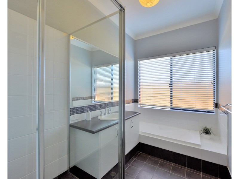 21 Marsdenia Road, Halls Head WA 6210