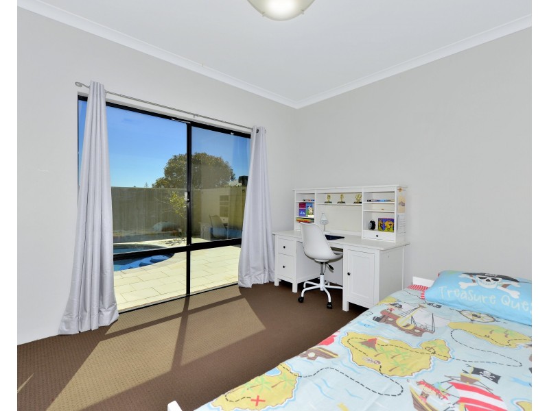 21 Marsdenia Road, Halls Head WA 6210