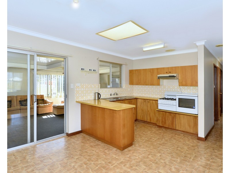 32 Maria Street, Dudley Park WA 6210