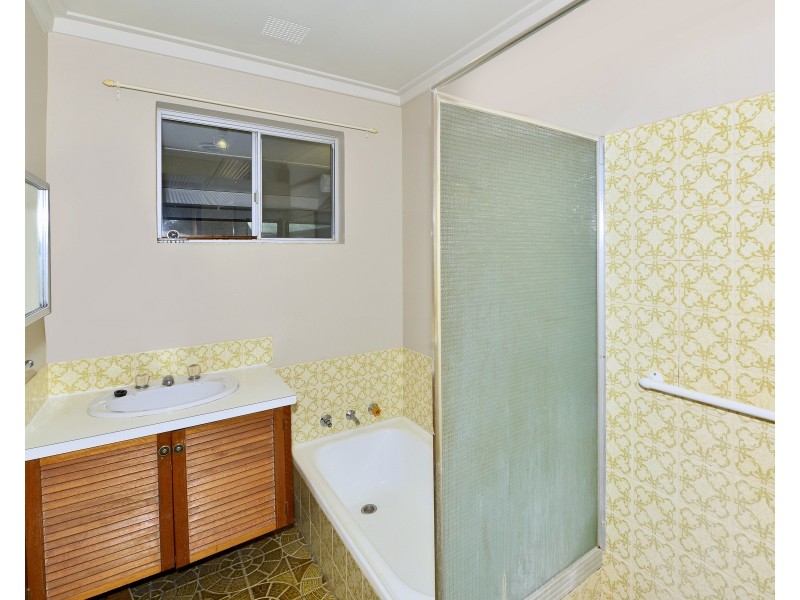 32 Maria Street, Dudley Park WA 6210