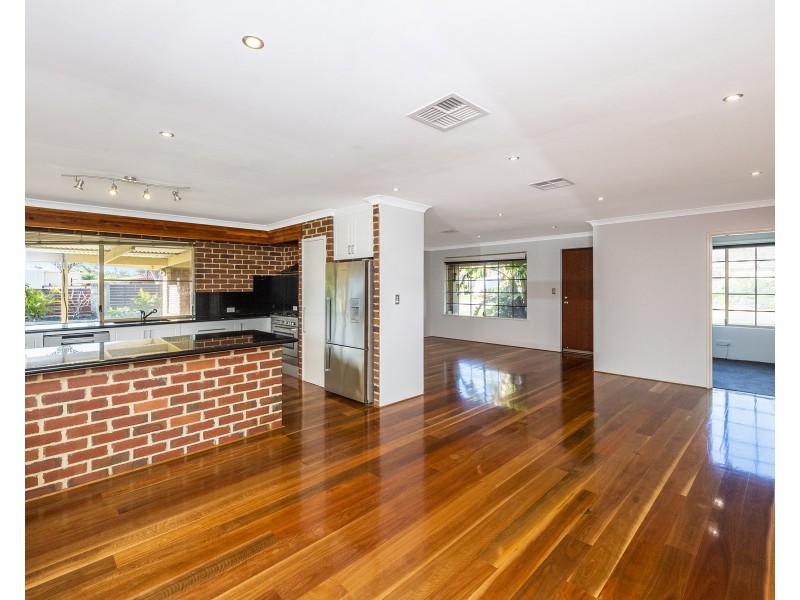 12 Summerlea Avenue, Meadow Springs WA 6210