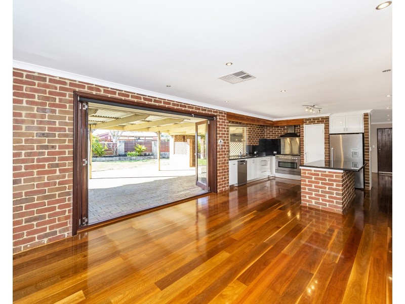 12 Summerlea Avenue, Meadow Springs WA 6210