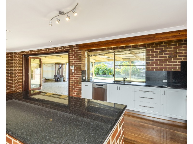 12 Summerlea Avenue, Meadow Springs WA 6210