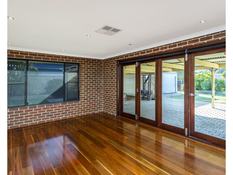 12 Summerlea Avenue, Meadow Springs WA 6210