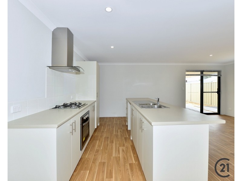 21 Thangoo Way, Golden Bay WA 6174