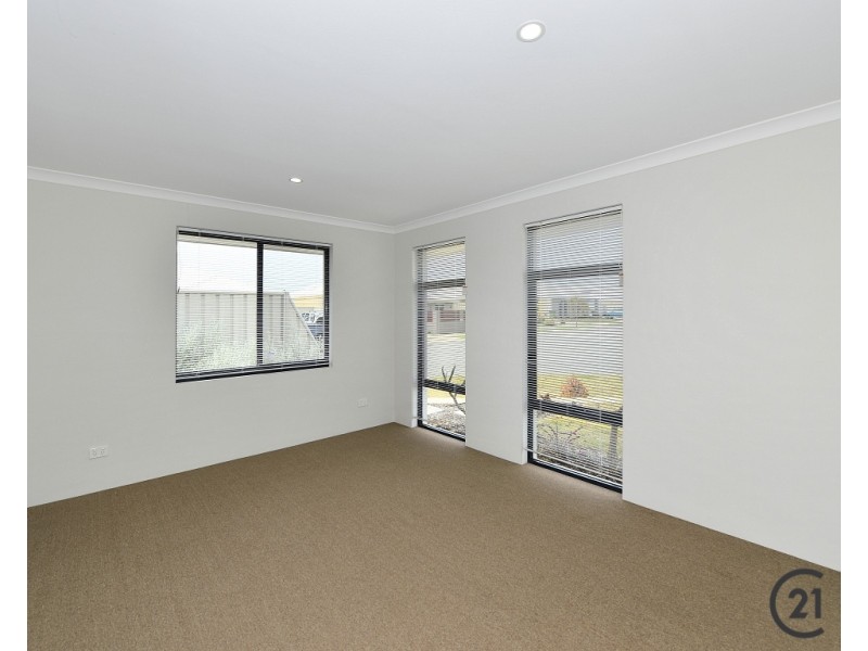 21 Thangoo Way, Golden Bay WA 6174